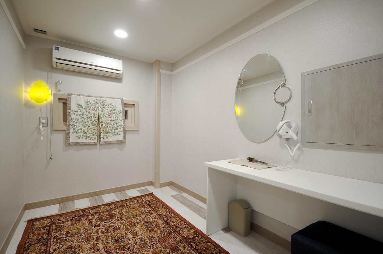 Family Hotel Bnb Busan Exterior photo